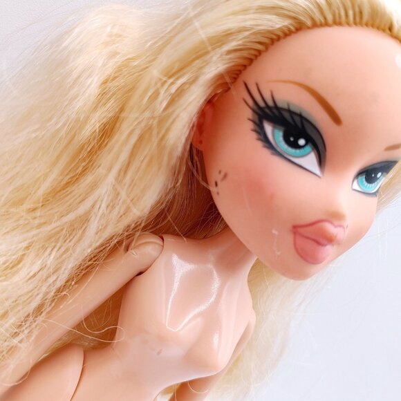 MGA Bratz Treasures Collection Blonde Cloe Pirate Doll Y2K Loose Nude - Picture 3 of 5